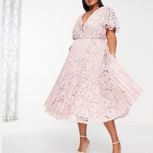 ASOS Design Curve Exclusive lace pleated
midi dress w/ tie detail in blush pink.
